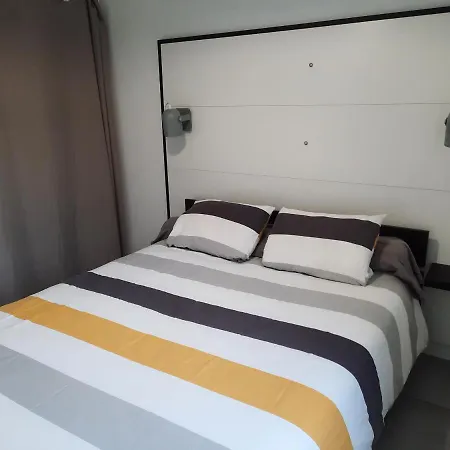 La Poterie - Appartement Avec Balcon Et Parking Prive Quimper Exterior foto